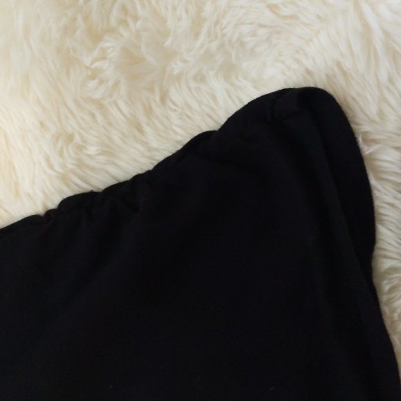 3/$20✨ Deb cold shoulder short sleeve, black sweater shirt, ruched sides, medium - Picture 4 of 5